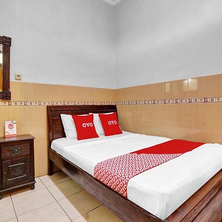 OYO 90695 Srikandi Nologaten Hotel Yogyakarta Esterno foto