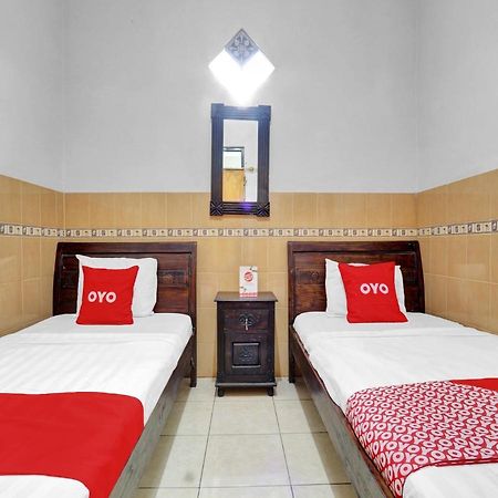 OYO 90695 Srikandi Nologaten Hotel Yogyakarta Esterno foto