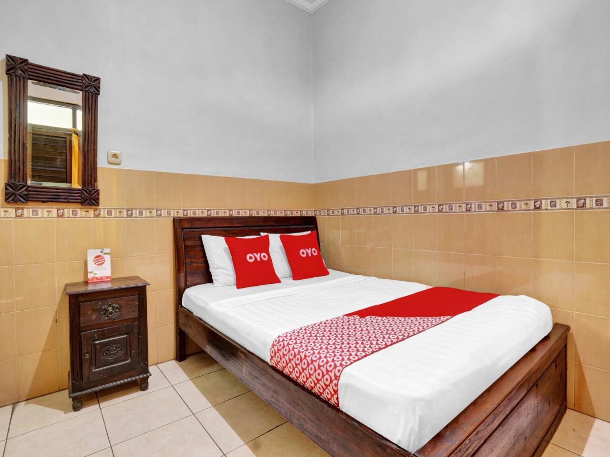 OYO 90695 Srikandi Nologaten Hotel Yogyakarta Esterno foto