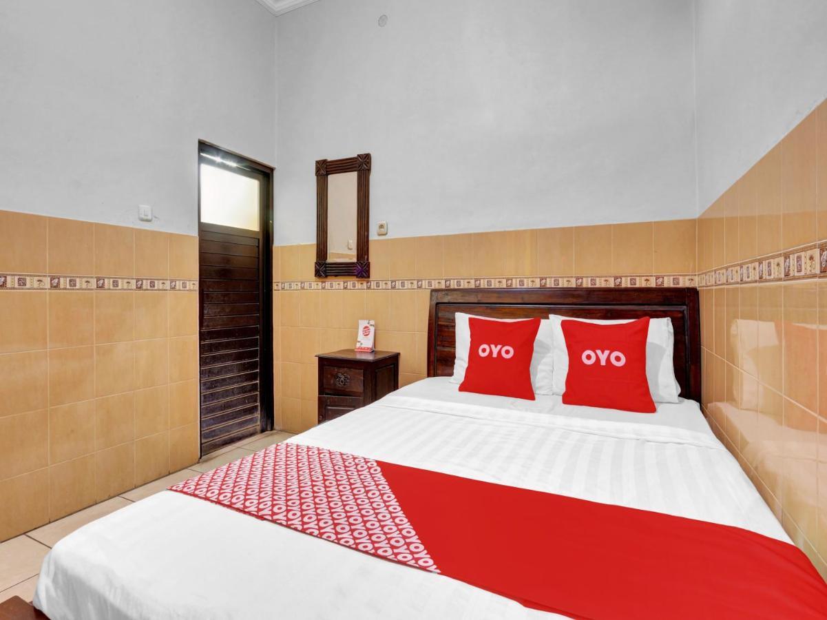 OYO 90695 Srikandi Nologaten Hotel Yogyakarta Esterno foto