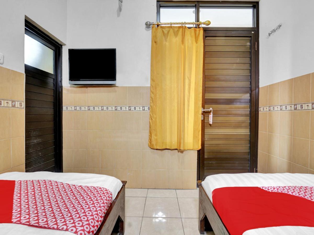 OYO 90695 Srikandi Nologaten Hotel Yogyakarta Esterno foto