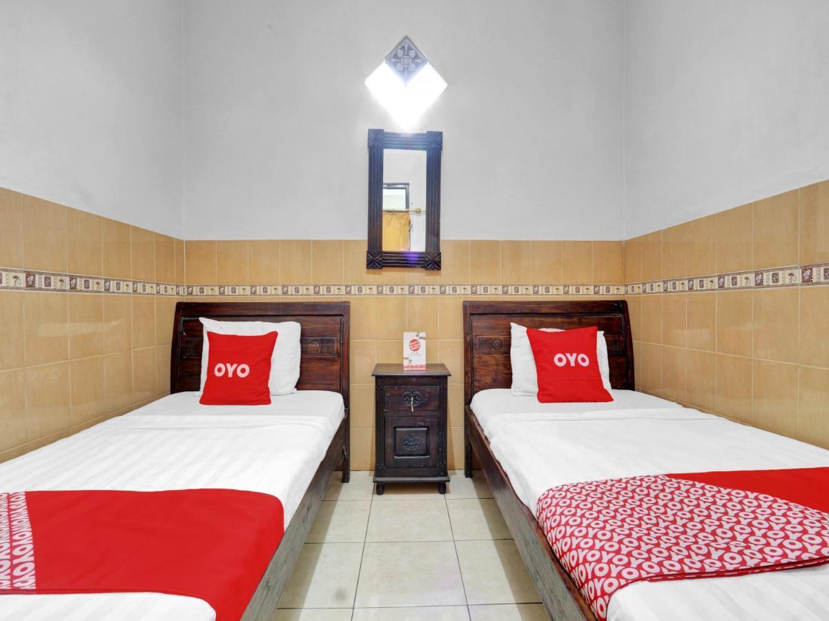 OYO 90695 Srikandi Nologaten Hotel Yogyakarta Esterno foto