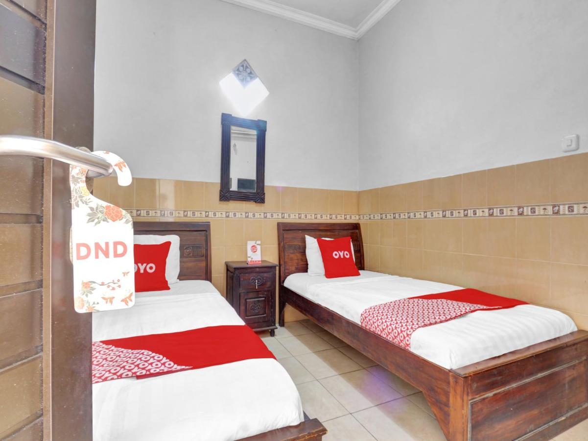 OYO 90695 Srikandi Nologaten Hotel Yogyakarta Esterno foto