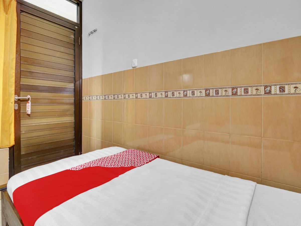 OYO 90695 Srikandi Nologaten Hotel Yogyakarta Esterno foto