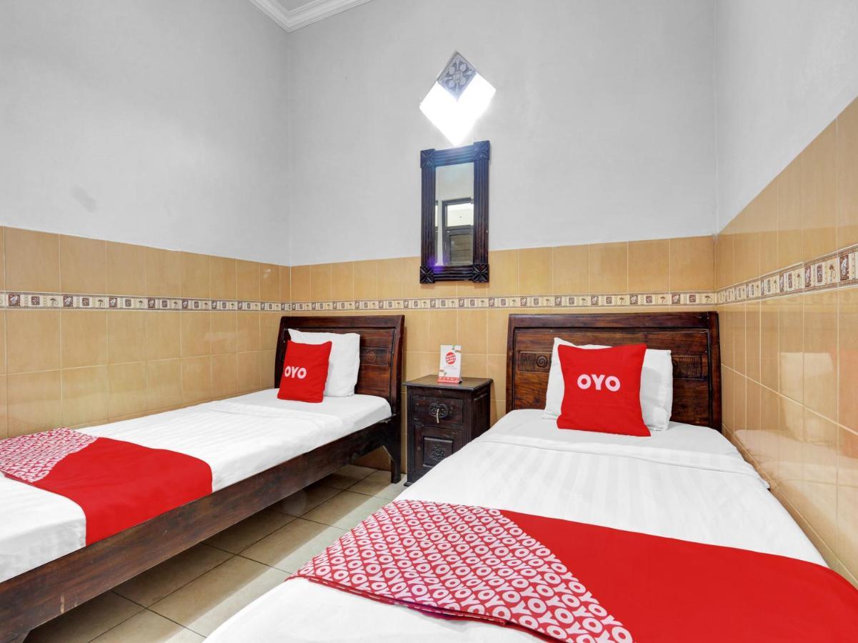 OYO 90695 Srikandi Nologaten Hotel Yogyakarta Esterno foto